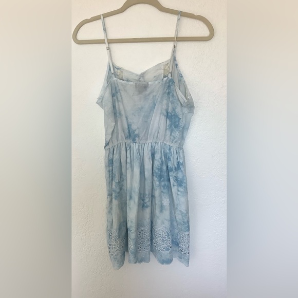 Blue & White Dress Size Medium - Picture 4 of 6